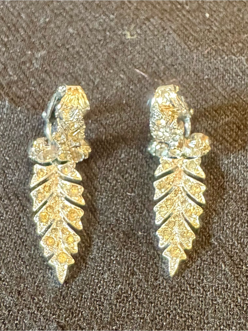 Vintage Sarah Coventry Gold Leaf Dangle Clip On Earrings - Women Jewelry